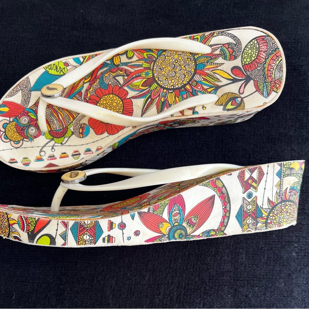 SAK Sakroots Multicolor Wedge Owl Peace Love Flip Flop Sandals